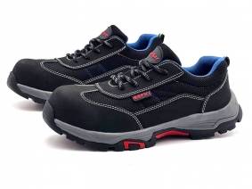 君卿电工专用绝缘防护安全劳保鞋6kv，高压危险有我守护。